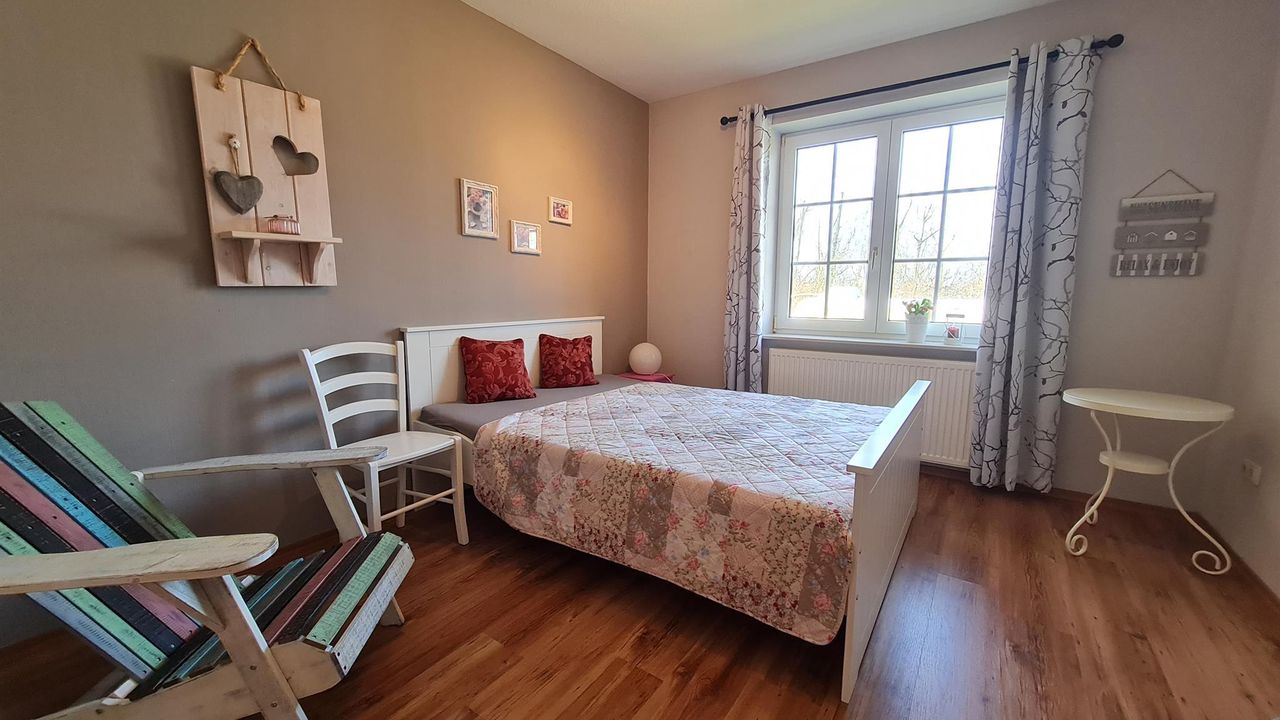 Schlafzimmer mit Doppelbett Schlafzimmer mit Doppelbett